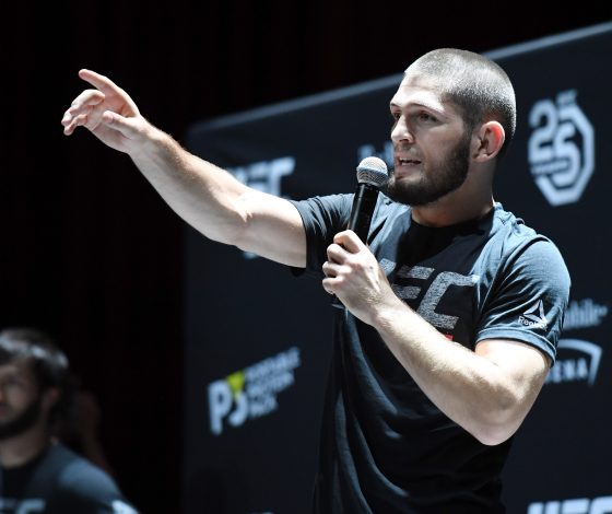 Как Хабиба Нурмагомедова встретили на родине, и за что он пригрозил главе UFC?