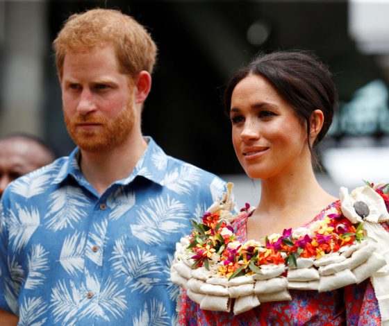 Вот это наряды! Новый выход принца Гарри и Меган Маркл на Фиджи