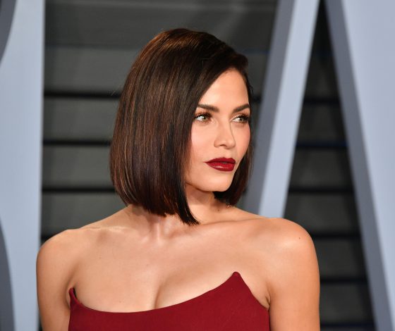 Приехали: Дженна Деван целуется на публике с новым парнем!