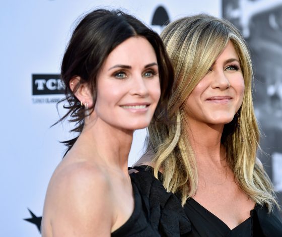 Дженнифер Энистон и Брэда Питта помирила Кортни Кокс