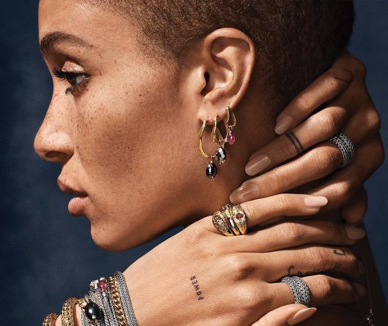 Это очень мило: Адвоа Абоа выпустила коллекцию украшений для мамы