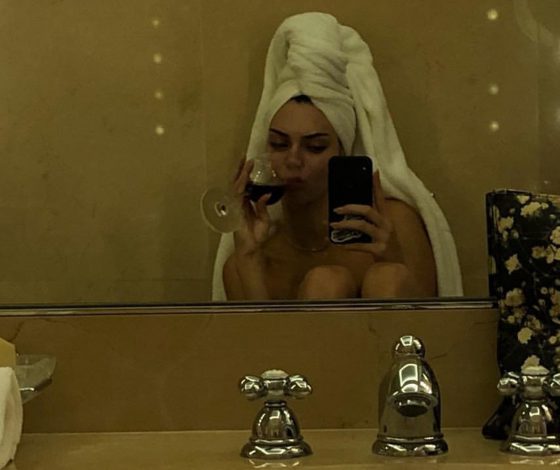 Цифра дня: сколько стоит халат Кендалл Дженнер?