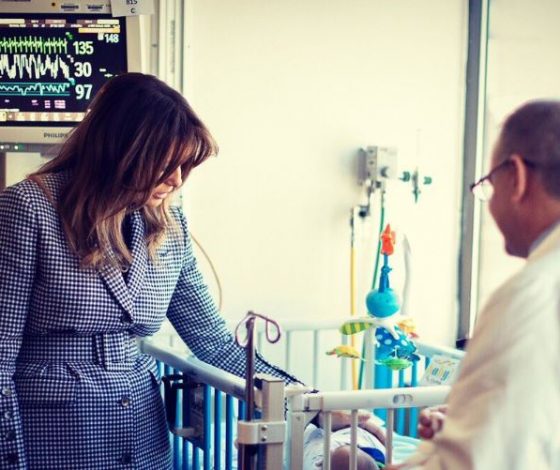 Какое пальто! Мелания Трамп посетила детский госпиталь