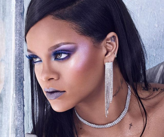 Урок от Рианны: как сделать сияющий макияж с помощью одной палетки