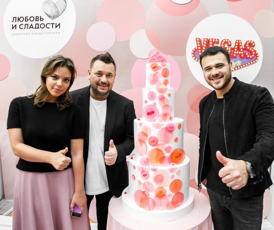 Сергей Жуков и Эмин Агаларов открыли новое кафе «Любовь и сладости»