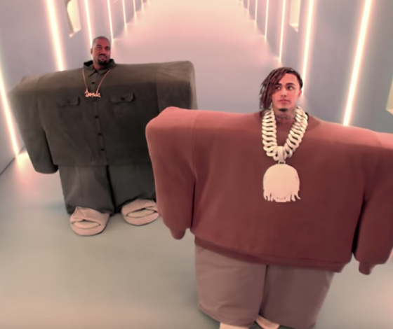 Канье Уэст продает гигантские костюмы из клипа I Love It!