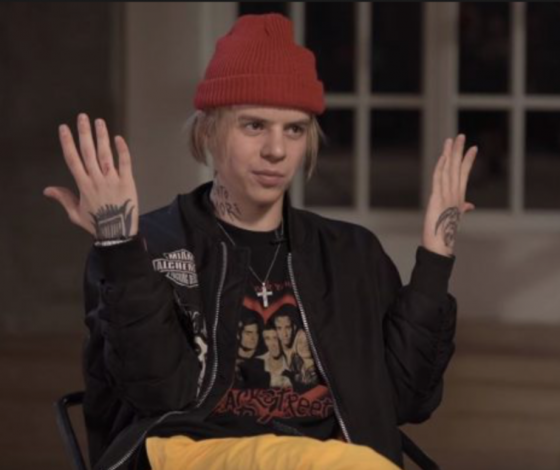 Это очень смешно! Фанат Фараона украл его шапку. Смотри видео!