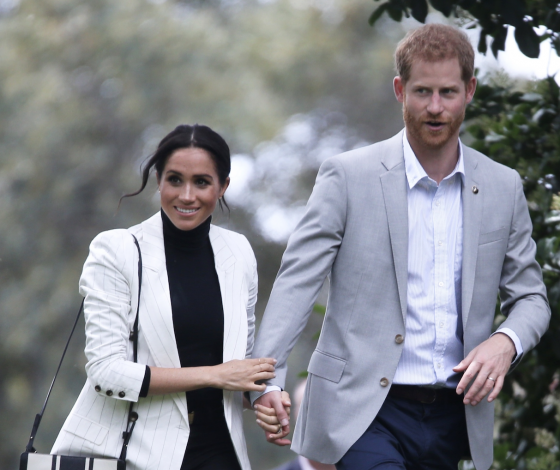 Все правила королевского протокола, которые нарушили Гарри и Меган во время своего тура