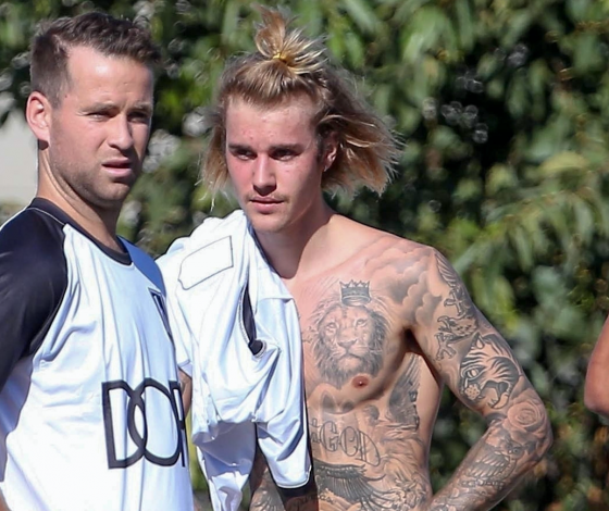 В духе Кардашьян: Джастин Бибер опять разделся на публике