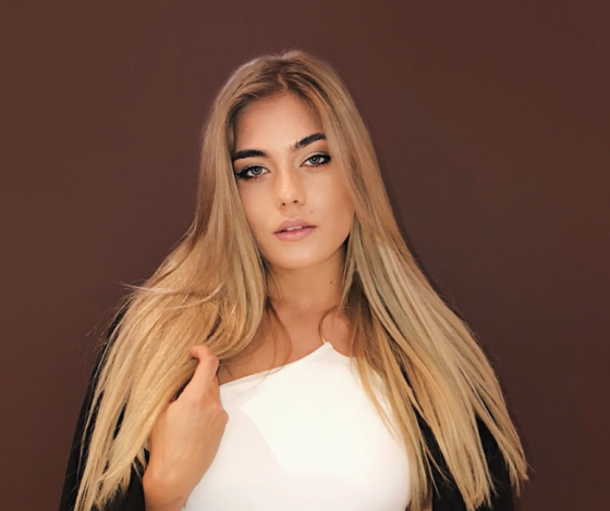 Нашли двойника Кары Делевинь, и это новая солистка группы Serebro!