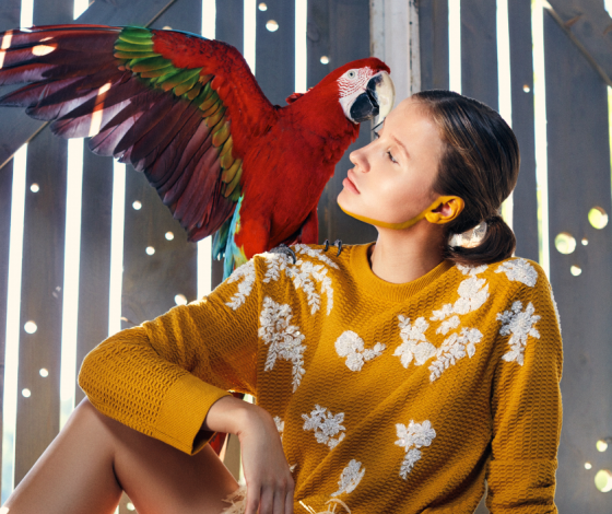 Юбки с перьями и рубашки с вышивкой в новом лукбуке грузинского бренда A.YА Design