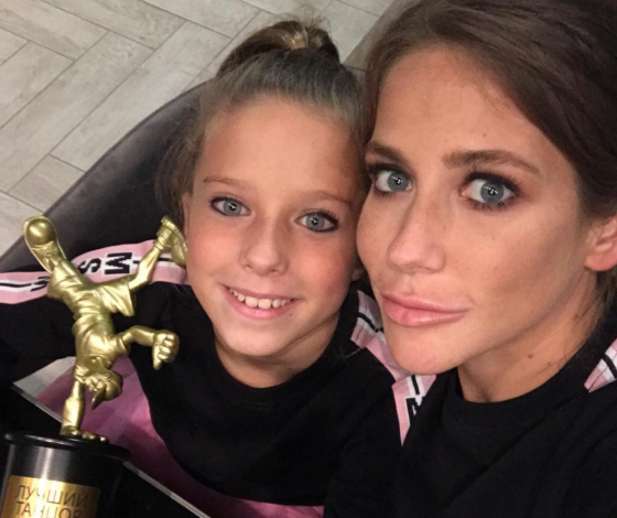 Юлия Барановская с дочкой Яной: голосуй, похожи или нет