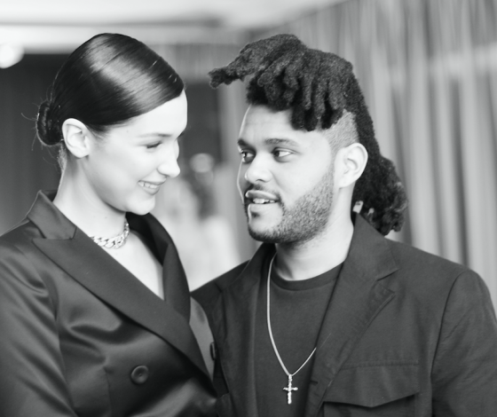 Они неразлучны! The Weeknd и Белла Хадид гуляют по Нью-Йорку
