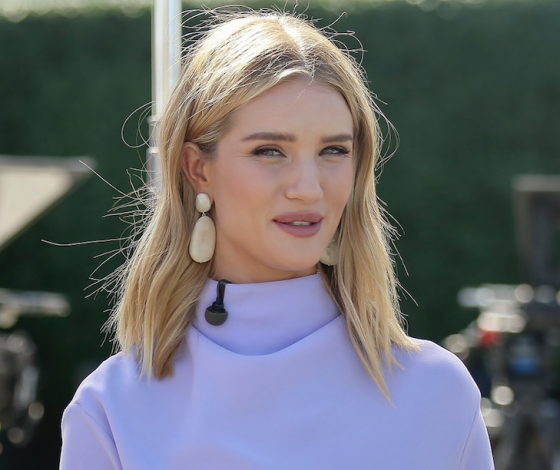 Образец женственности: Роузи Хантингтон-Уайтли в очень красивом платье