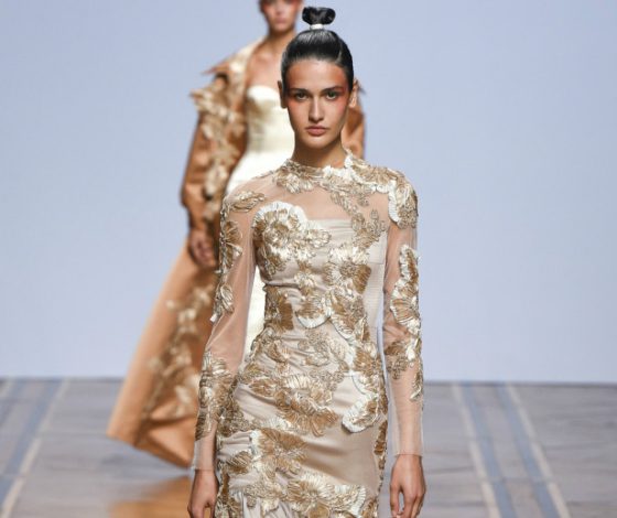 Смотри показ Valentin Yudashkin здесь!