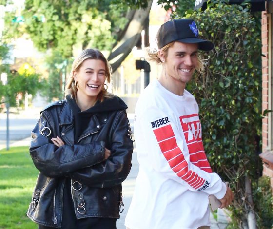 Больше не переживает! Счастливый Джастин Бибер на прогулке с Хейли