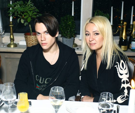 Показываем, как выглядит девушка 17-летнего сына Яны Рудковской 