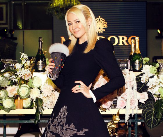 Яна Рудковская, Валерия и Юлианна Караулова на ужине Mondoro