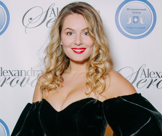 Мария Кожевникова, Аврора и Юлия Барановская на показе Alexandra Serova