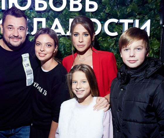 Юлия Барановская, Елена Летучая и Мария Погребняк на открытии нового кафе «Любовь и сладости» Сергея Жукова и Регины Бурд 