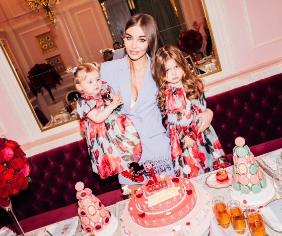 Модель Дарья Коновалова устроила дочке девичник в честь ее первого дня рождения