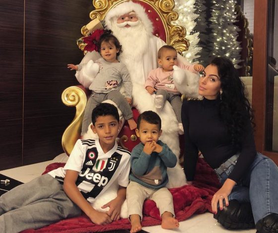 А где же Роналду? Джорджина Родригес поделилась новыми семейными фото