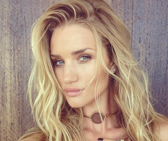 Идеальная! Роузи Хантингтон-Уайтли в крохотном бикини