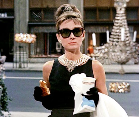 Айс-латте с карамелью и лимонад с грушей: новые летние напитки в кафе «Без рецепта»