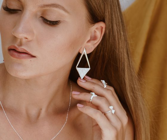 И золото, и серебро: минималистичные украшения на любой вкус