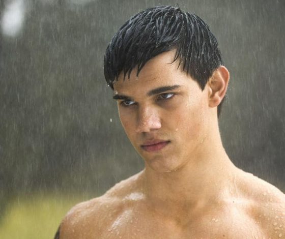 С кем встречается Джейкоб из «Сумерек»?