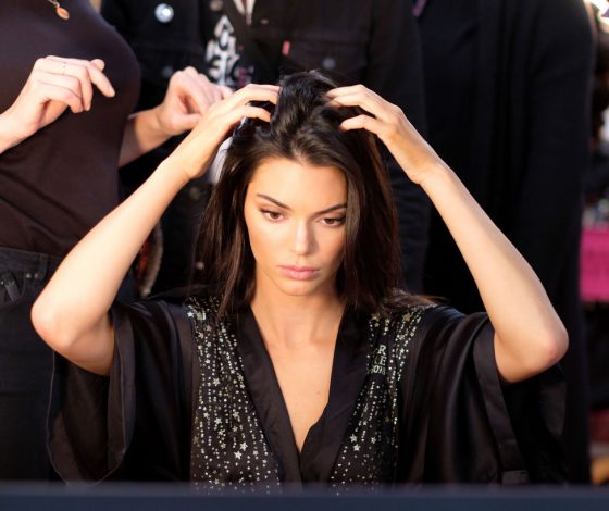 Мы видели и не такое! Кортни Кардашьян показала Кендалл Дженнер в белье