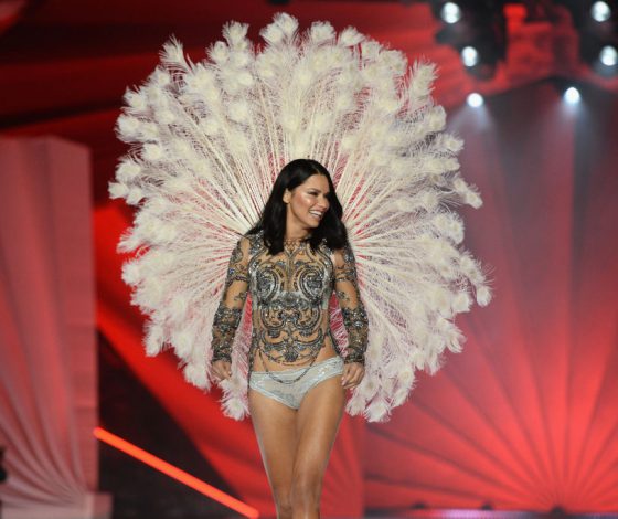 Адриана Лима ушла «на пенсию» в 37. Как ее провожали?