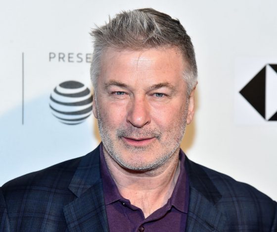 Алек Болдуин с семьей впервые вышел в свет после закрытия дела об убийстве