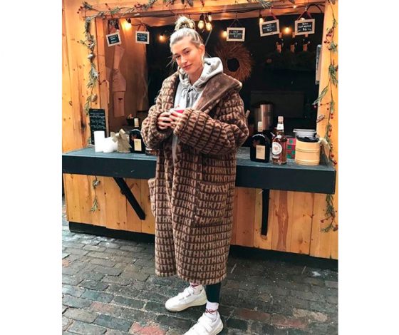 Сколько стоит: кроссовки Хейли Болдуин