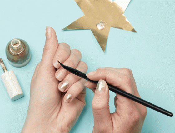 8 свежих идей для маникюра на Новый год