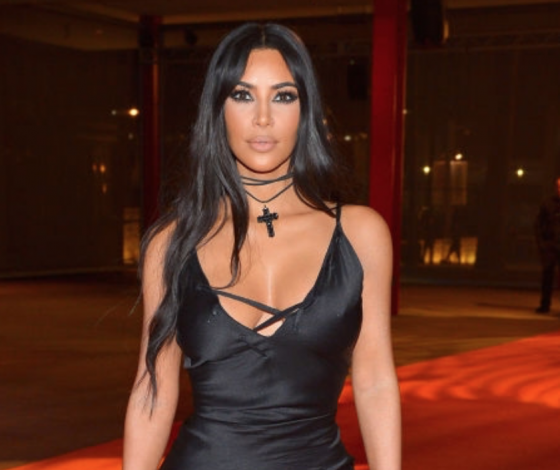 Ким Кардашьян в опасном платье на вечеринке в Лос-Анджелесе