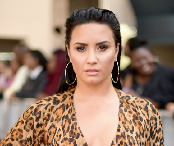 Что происходит? Деми Ловато ругается с Селеной Гомес и грубит подписчикам