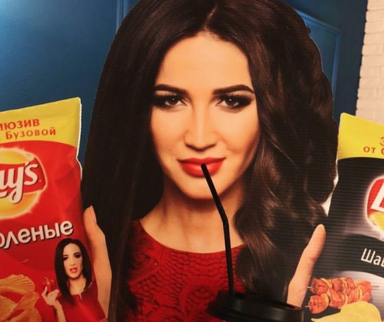 Картонная Бузова стала политиком! У нее даже есть свой Instagram