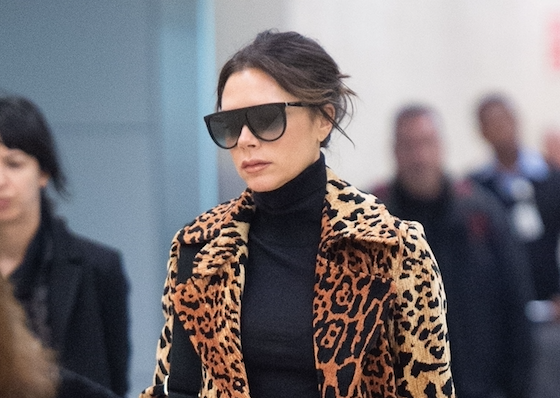 Новый выход Виктории Бекхэм. Ее леопардовое пальто стоит больше 200 тысяч рублей!