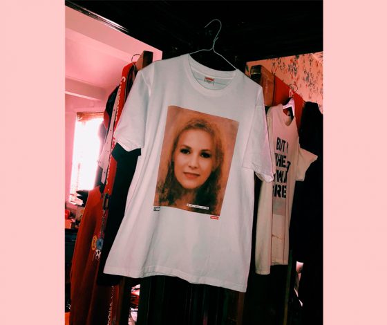 Supreme выпустили футболку с портретом девушки, которая обвинила Трампа в насилии!