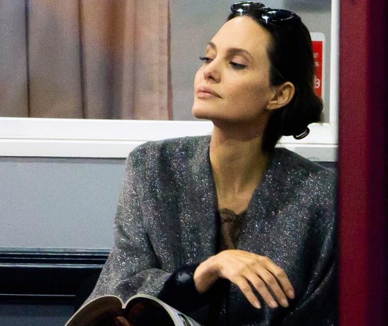 Все свободное время детям! Анджелина Джоли с дочкой на уроке по карате