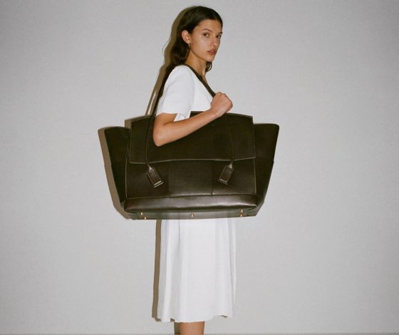 Идеальная большая сумка в новом лукбуке Bottegа Veneta