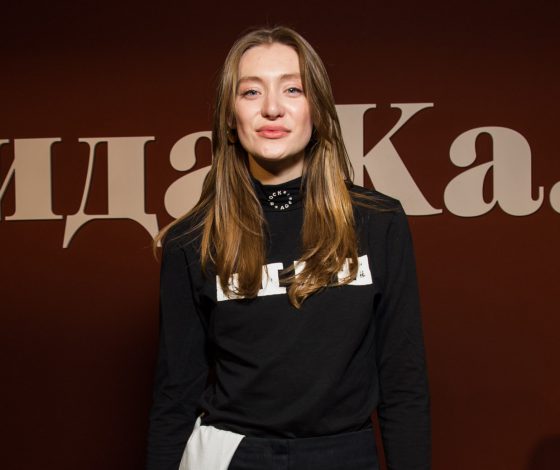 Мария Миногарова, Анна Цуканова-Котт и Полина Аскери на открытии выставки о Фриде Кало в Манеже