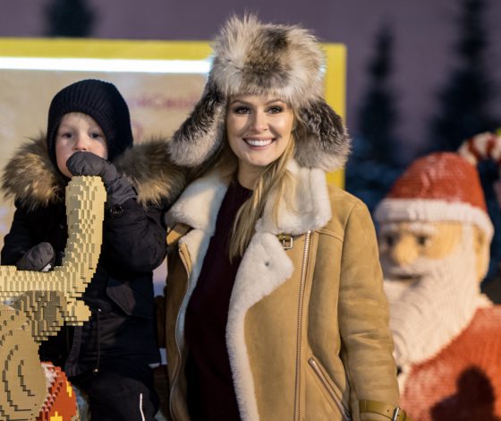 Мария Кожевникова, Зоя Бербер и Илана Юрьева на празднике на ГУМ-катке