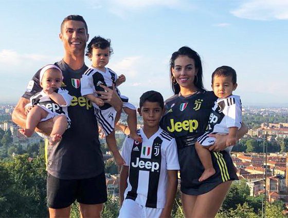 Идеальный отец! Криштиану Роналду отдыхает с семьей