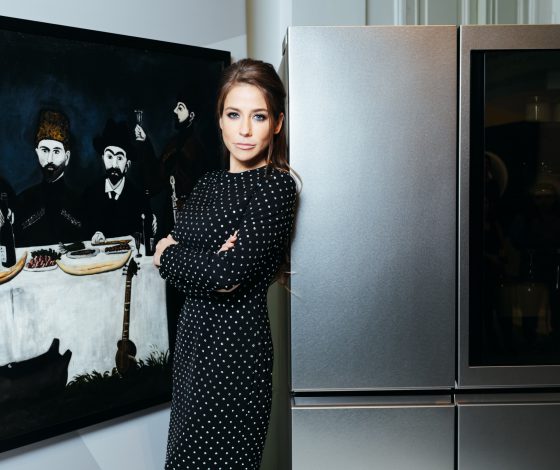 Юлия Барановская, Станислав Черчесов и Виктория Шелягова на открытии выставки в ММОМА