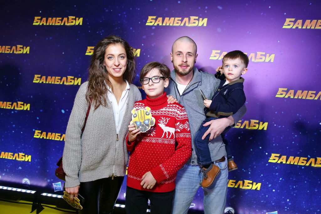 Анастасия Меськова с супругом Александром и сыновьями 