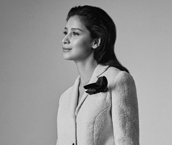 Очень сексуальная Равшана Куркова в мужских костюмах