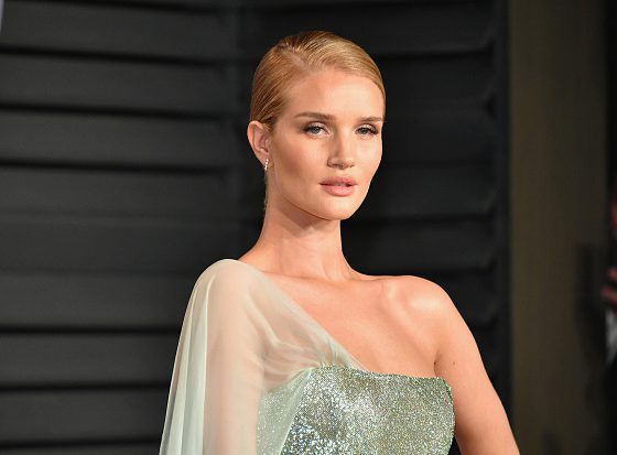 Новогодние прически: самые красивые звездные образы для праздничной ночи