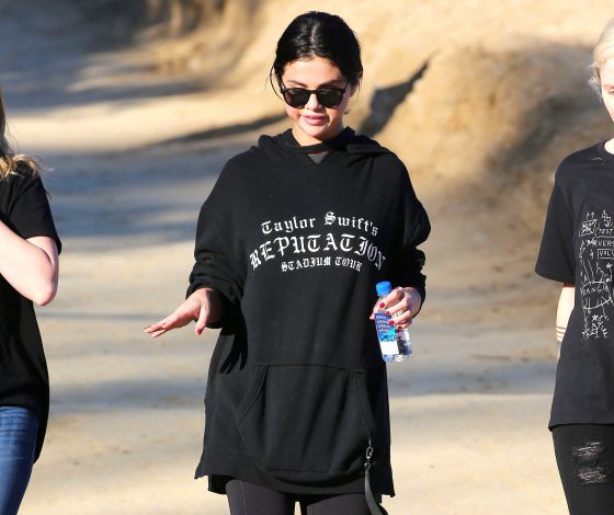 Новый выход Селены Гомес. Певица в худи Тейлор Свифт!